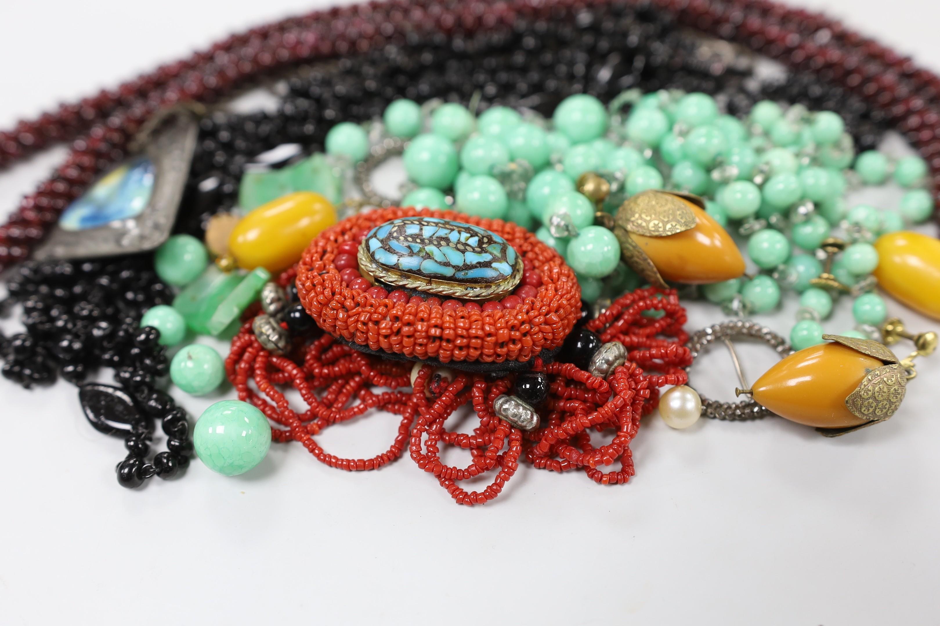 Assorted minor jewellery including a garnet bead cluster necklace, 64cm, a small cut steel buckle, glass bead necklace, etc.